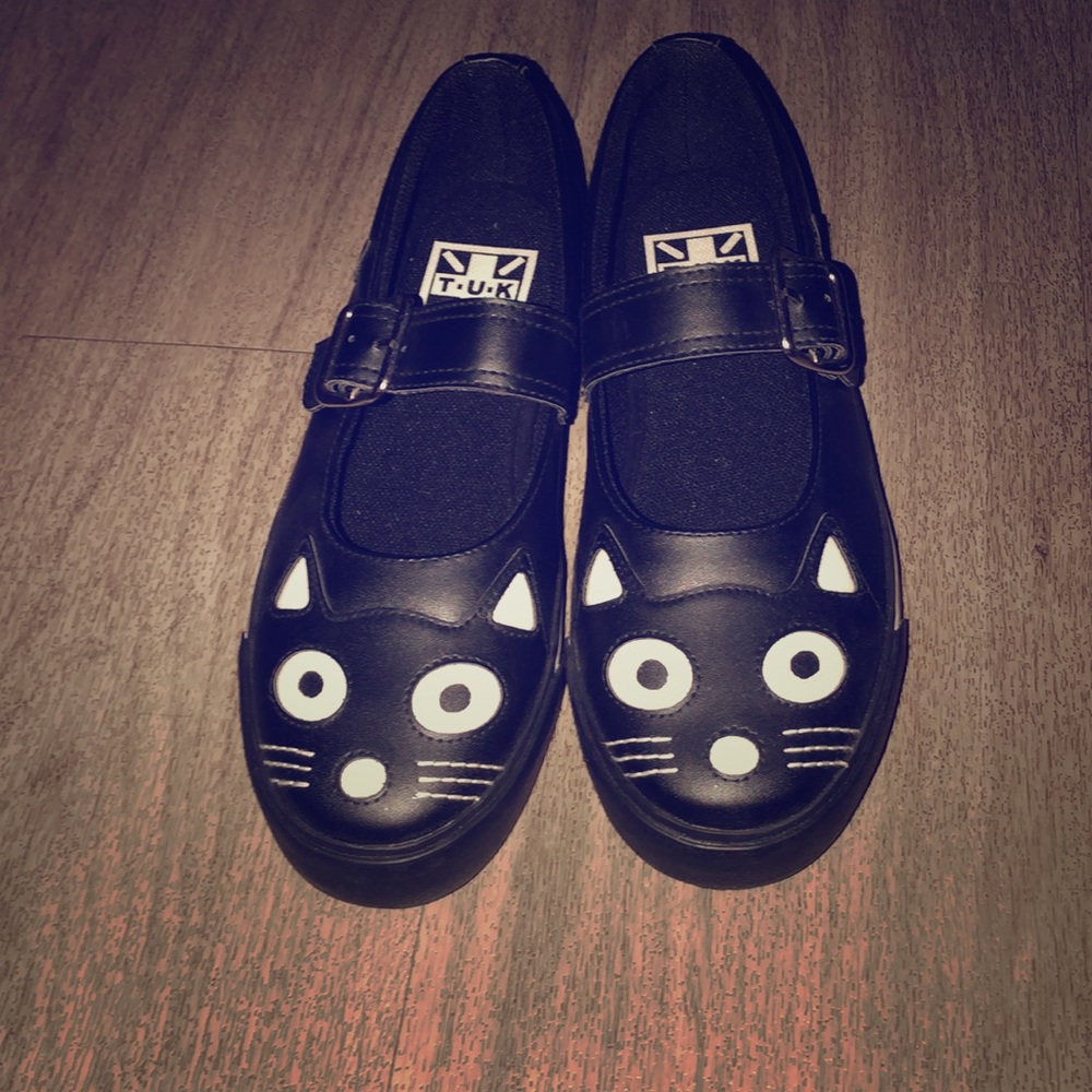 T.U.K. Mary Jane Kitty Sneakers Size 6